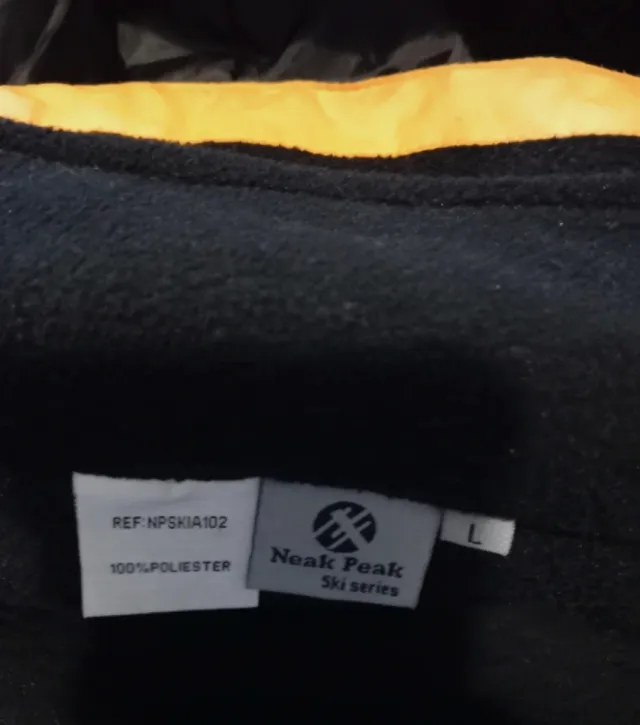 Anorak impermeable mostaza y negro