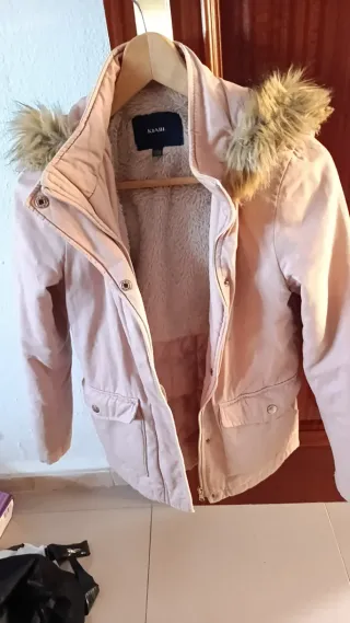 Chaquetón Kiabi rosa con capucha