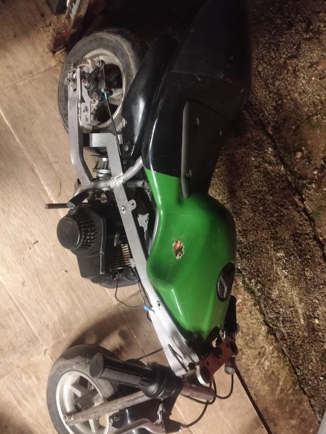 Minibike verde y negra