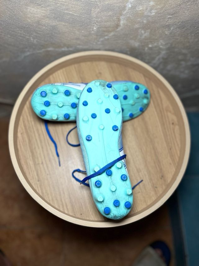 Scarpe da calcio Puma blu e bianche