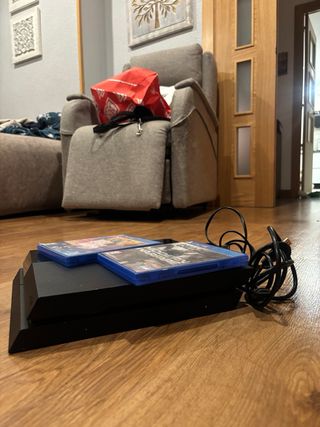 PS4 (PlayStation 4) Nera + 2 Giochi