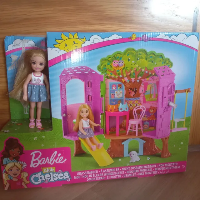 Casa di Chelsea del Club Barbie con bambola e accessori
