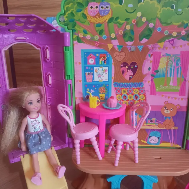 Casa di Chelsea del Club Barbie con bambola e accessori