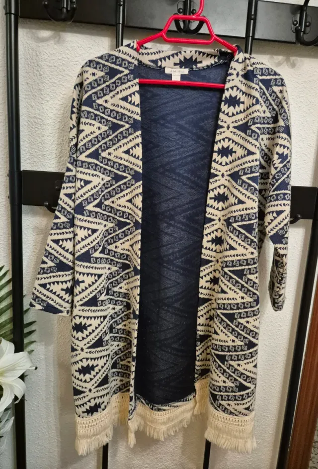 Abrigo ligero flecos beige y azul