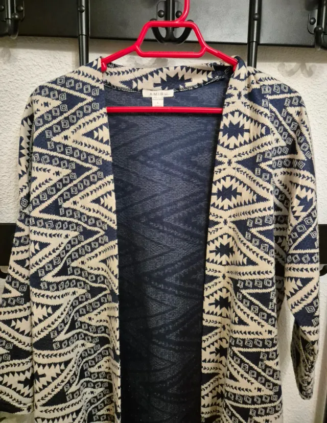 Abrigo ligero flecos beige y azul