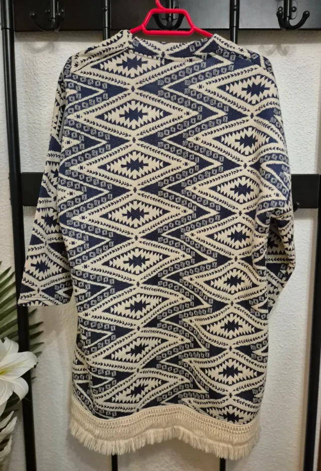 Abrigo ligero flecos beige y azul