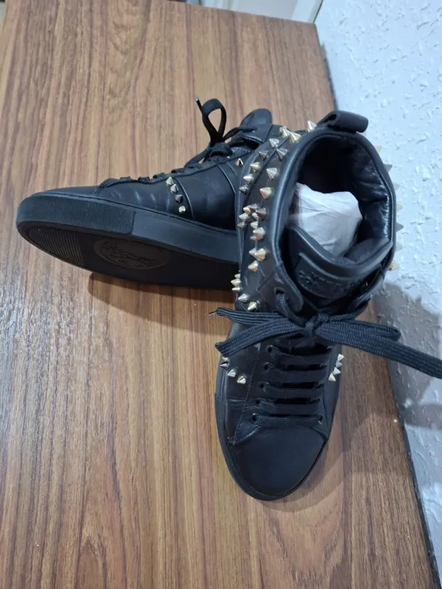 Zapatillas Versace Collection negras con tachuelas