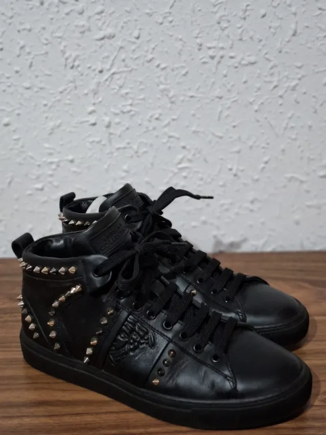 Zapatillas Versace Collection negras con tachuelas