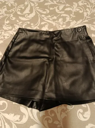 Falda pantalón efecto piel