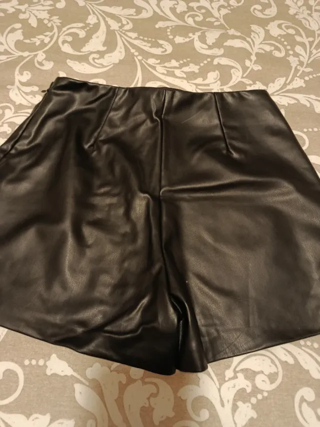 Falda pantalón efecto piel