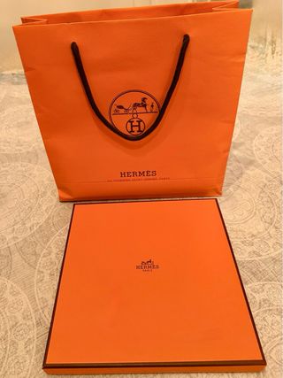 Carré Hermès nuevo con etiqueta y empaque original