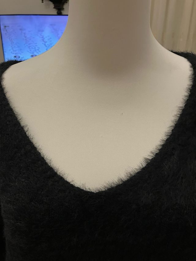 Maglioncino scollo V peloso nero