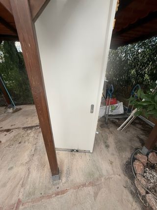 Puerta de trastero blanca