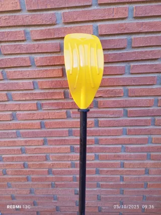 Pala de kayak amarilla