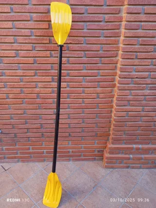 Pala de kayak amarilla