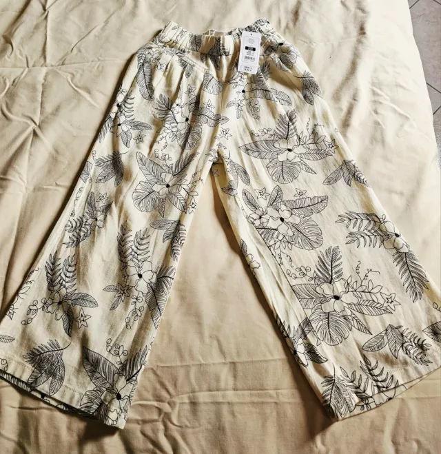 Pantaloni bambina gamba larga fantasia floreale