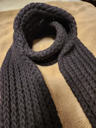 Bufanda negra trenzada