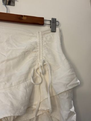 Falda pantalón blanca con volantes
