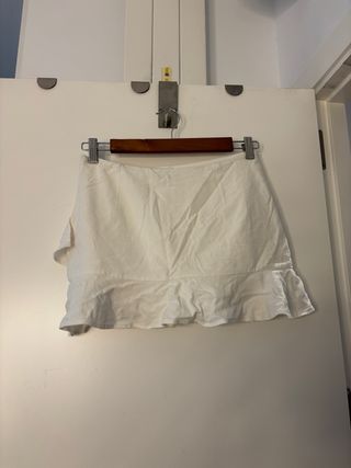 Falda pantalón blanca con volantes