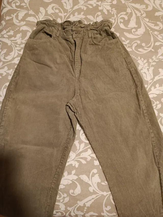 Pantalón corduroy verde oliva