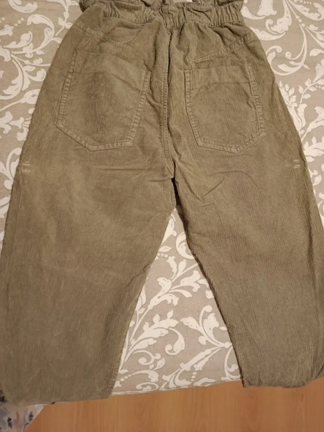 Pantalón corduroy verde oliva