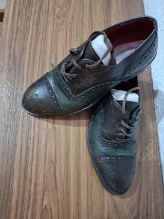 Mocasines casuales de piel marrones con verde