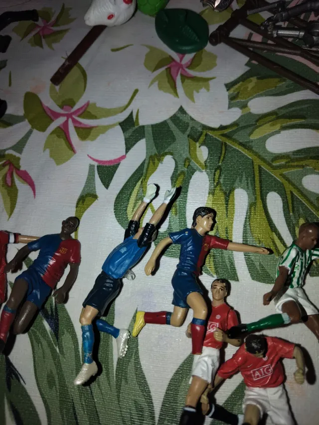 Vecchie action figure di calcio