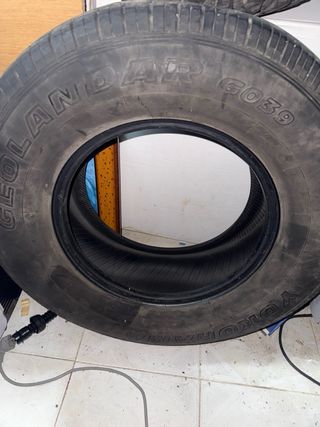 3 neumáticos M/T y A/T en buen estado