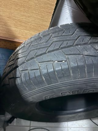 3 neumáticos M/T y A/T en buen estado