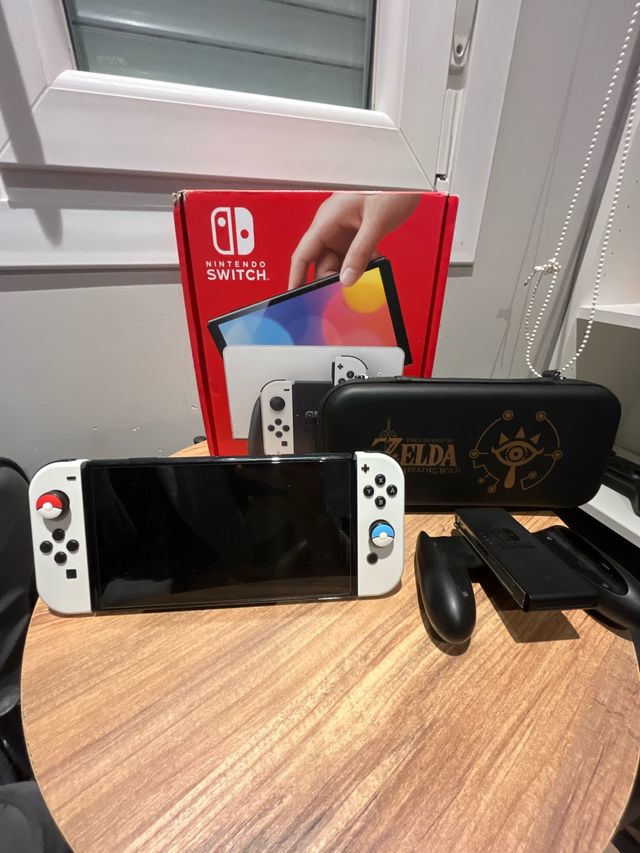 Nintendo Switch OLED + Custodia e Micro SD 256GB