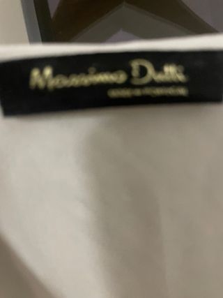 Blusa blanca sin mangas .