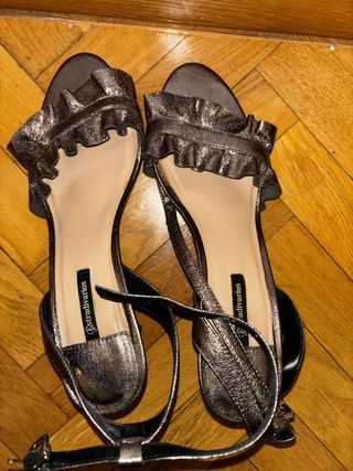 Sandalias Stradivarius Tacon Volante Negro/Plata
