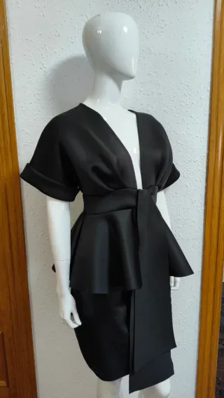 Blusa elegante tipo chaqueta negra