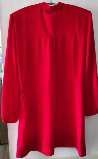 Precioso vestido rojo de Zara con etiqueta