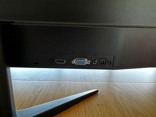 Monitor AOC 24 Negro Buen Estado + Regalo