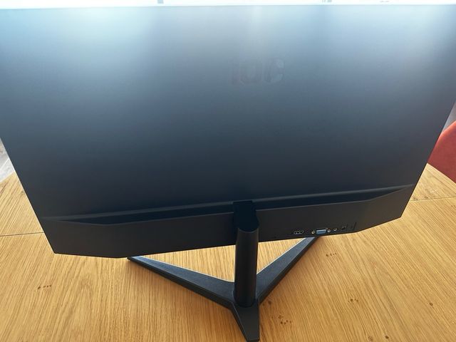 Monitor AOC 24 Negro Buen Estado + Regalo