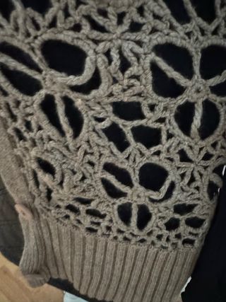 Chaleco Mango punto calado beige