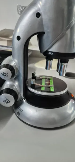 Microscopio educativo 40x-400x con accesorios