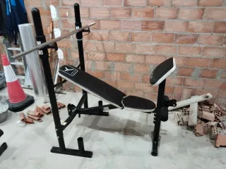 Banco de pesas con barra