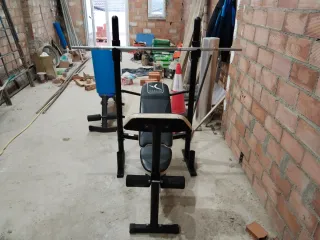 Banco de pesas con barra