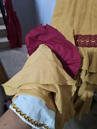 Traje de flamenca color albero y burdeos