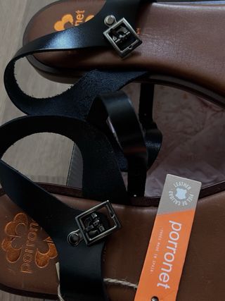 Sandalias Porronet negras y plateadas