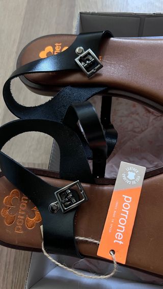 Sandalias Porronet negras y plateadas