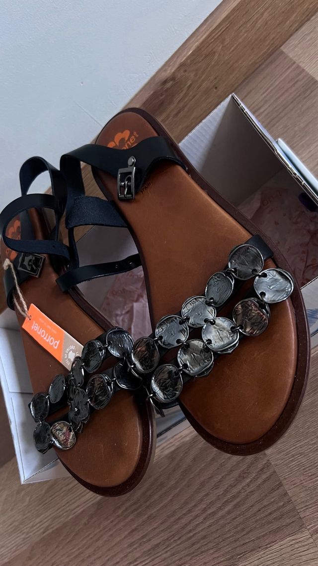 Sandalias Porronet negras y plateadas