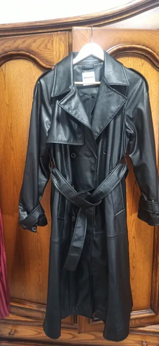 Gabardina Negra Bershka