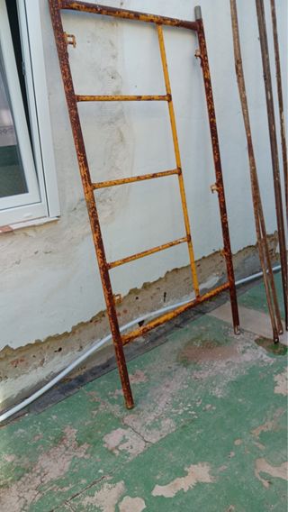 Escaleras y Planchas de Andamio