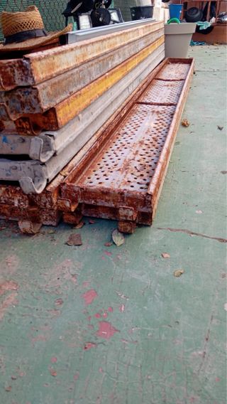 Escaleras y Planchas de Andamio