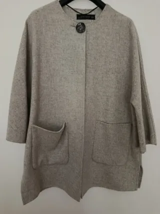 Abrigo Zara gris