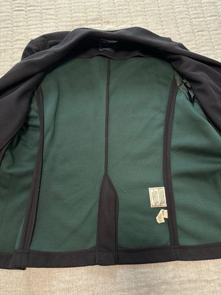 Americana con coderas negra y verde