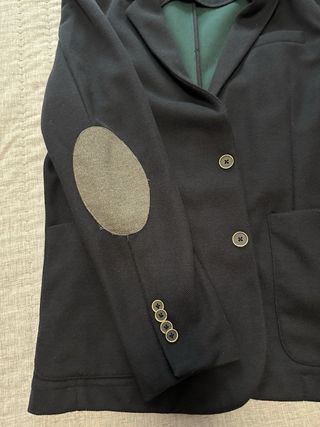 Americana con coderas negra y verde